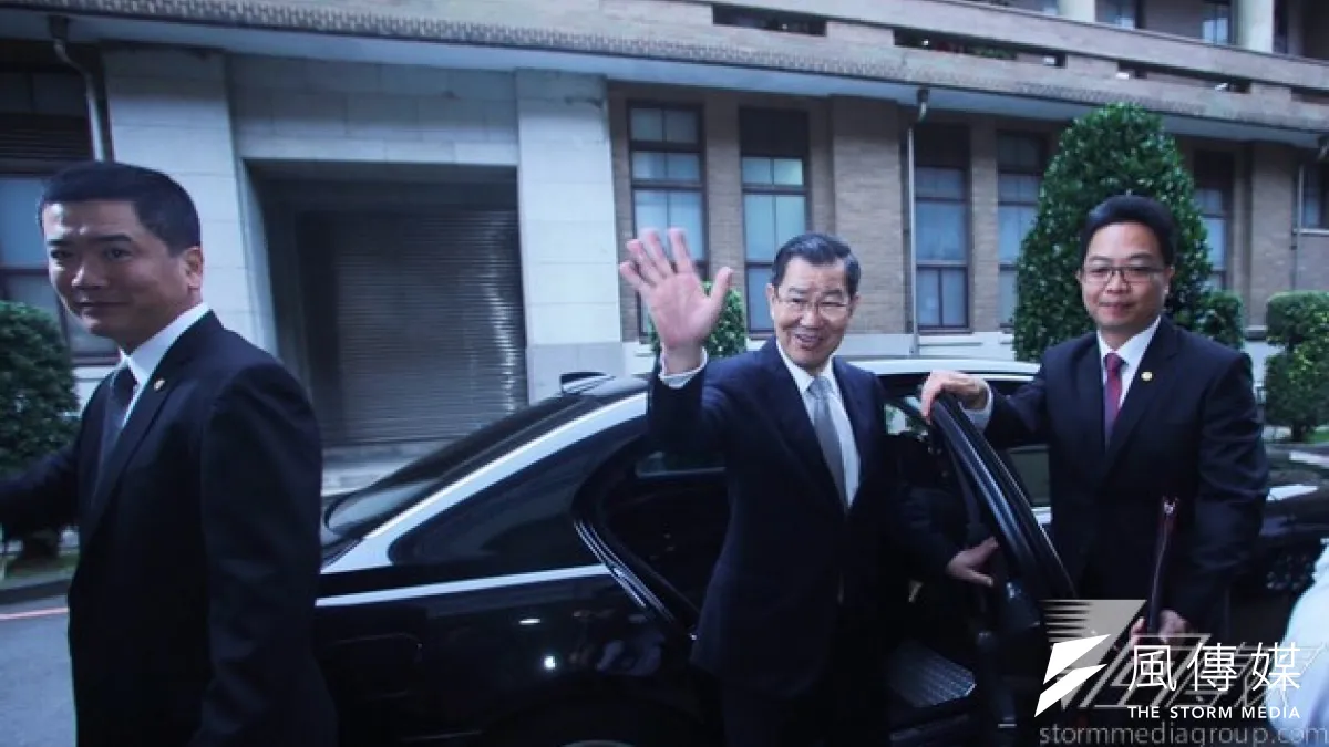 前副總統蕭萬長今(3)日表示,由他代表馬總統出席,他會透過領袖會議場合,表達我方需求以及要做的努力與貢獻。(林韶安攝)