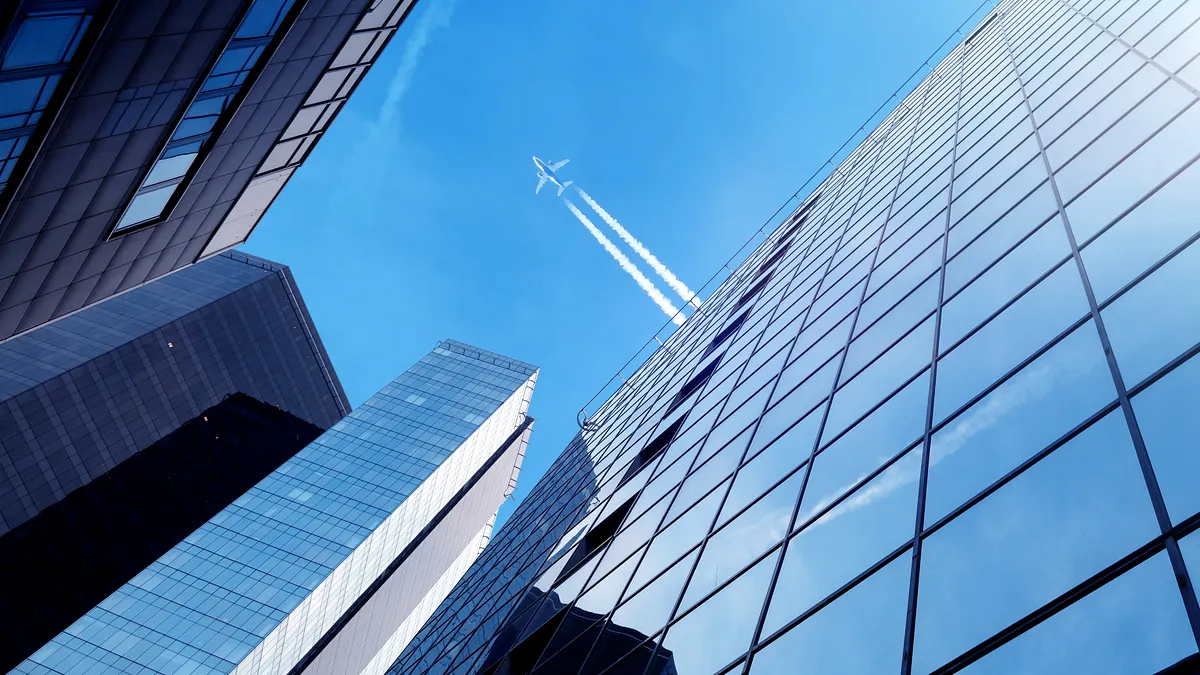 台灣國門之都桃園,原本就有眾多的科技、製造與物流、航空產業,近期在產業園區招商順利及捷運路網如火如荼搶蓋下,房市熱度再起。 台灣國門之都桃園,原本就有眾多的科技、製造與物流、航空產業,近期在產業園區招商順利及捷運路網如火如荼搶蓋下,房市熱度再起。