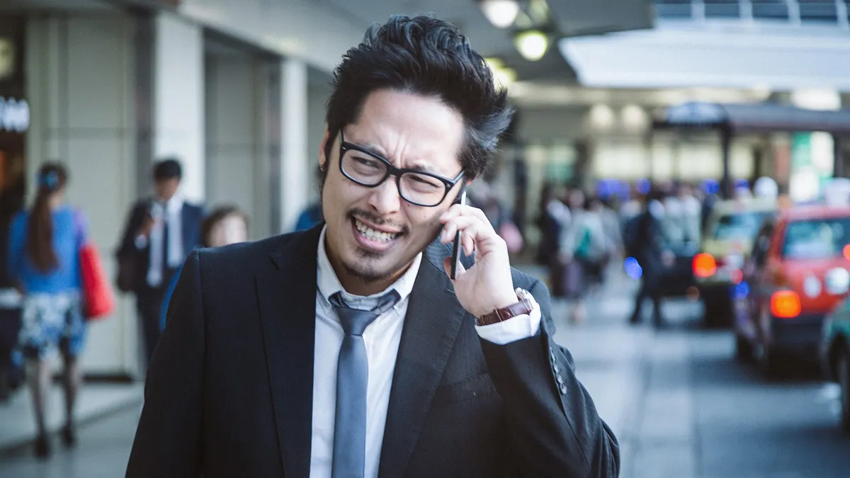 為何有人講電話會對著空氣鞠躬?(示意圖/pakutaso) 為何有人講電話會對著空氣鞠躬?(示意圖/pakutaso)