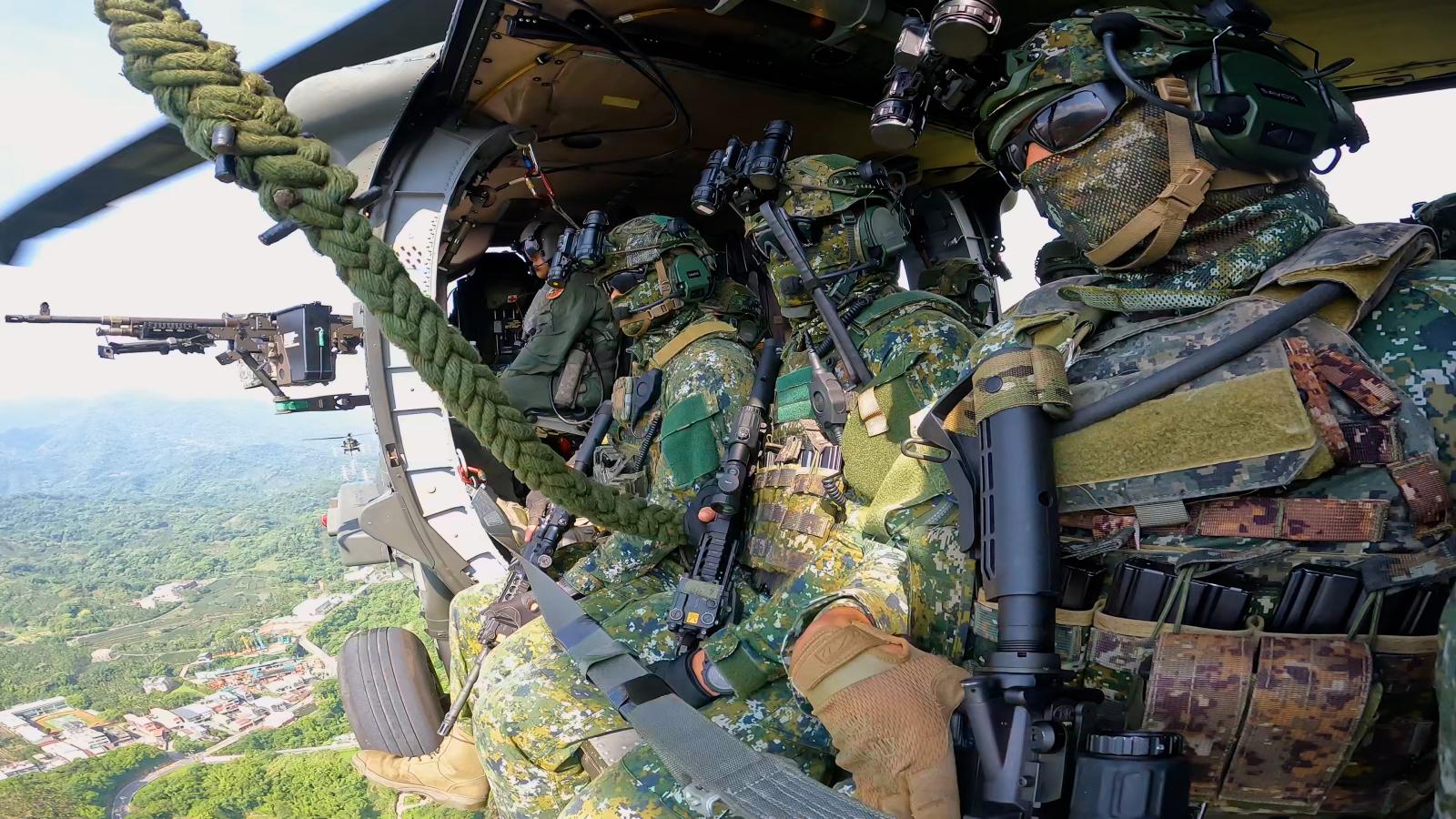 漢光演習》航特部「敵後空中滲透」小部隊作戰 海龍蛙兵執行離島特種偵查