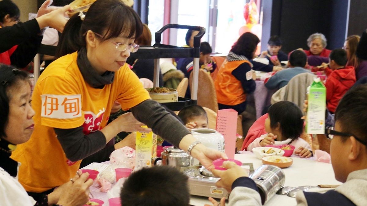 伊甸寒冬愛圍爐活動 邀百組弱勢家庭一起感受溫暖 伊甸寒冬愛圍爐活動 邀百組弱勢家庭一起感受溫暖