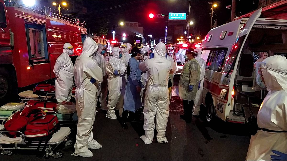 彰化喬友大樓火警,造成4死悲劇、其中包括1名消防員殉職。圖為在場警消。(資料照,取自彰化縣政府) 彰化喬友大樓火警,造成4死悲劇、其中包括1名消防員殉職。圖為在場警消。(資料照,取自彰化縣政府)