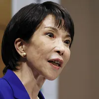 日本側関係者によれば、会談はすべて正式な会議室で行われ、中国メディアが放送した映像は、協議終了後にエレベーター前で交わされた短い挨拶の場面にすぎない。日本の世論では、北京がこの「正式ではない場面」を意図的に強調し、「日本がうつむき、中国が説教する」構図を演出したのではないかとの疑念が広がっている。(写真/AP通信) 日本側関係者によれば、会談はすべて正式な会議室で行われ、中国メディアが放送した映像は、協議終了後にエレベーター前で交わされた短い挨拶の場面にすぎない。日本の世論では、北京がこの「正式ではない場面」を意図的に強調し、「日本がうつむき、中国が説教する」構図を演出したのではないかとの疑念が広がっている。(写真/AP通信)