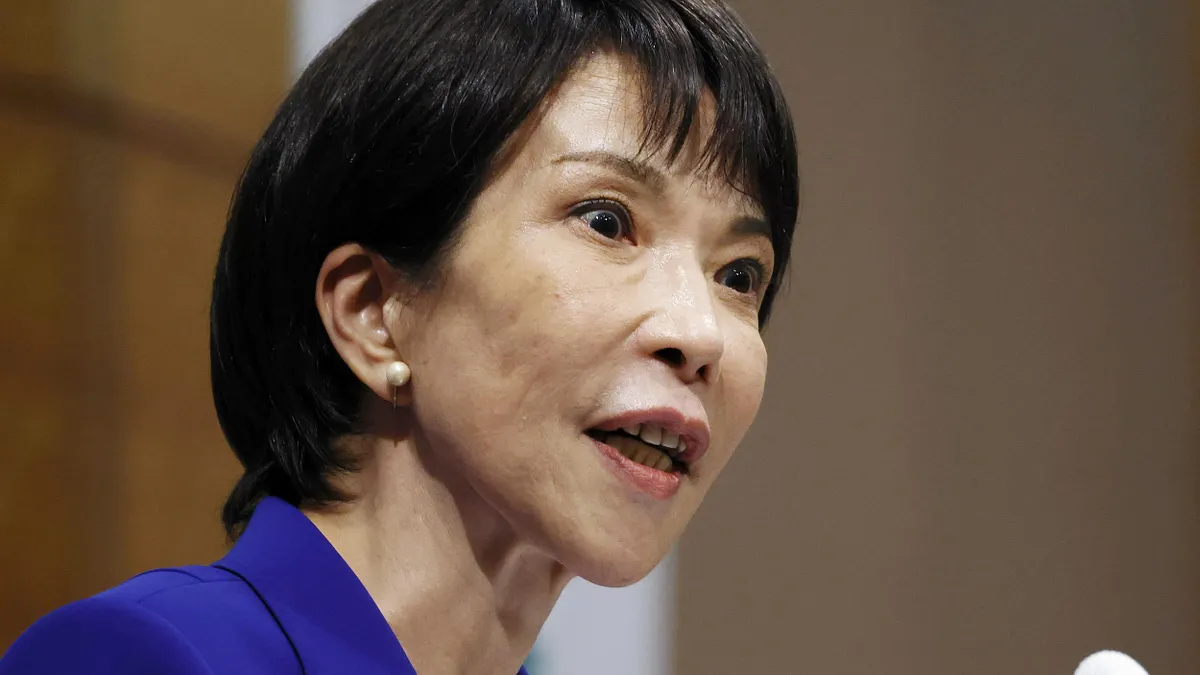 日本側関係者によれば、会談はすべて正式な会議室で行われ、中国メディアが放送した映像は、協議終了後にエレベーター前で交わされた短い挨拶の場面にすぎない。日本の世論では、北京がこの「正式ではない場面」を意図的に強調し、「日本がうつむき、中国が説教する」構図を演出したのではないかとの疑念が広がっている。(写真/AP通信)