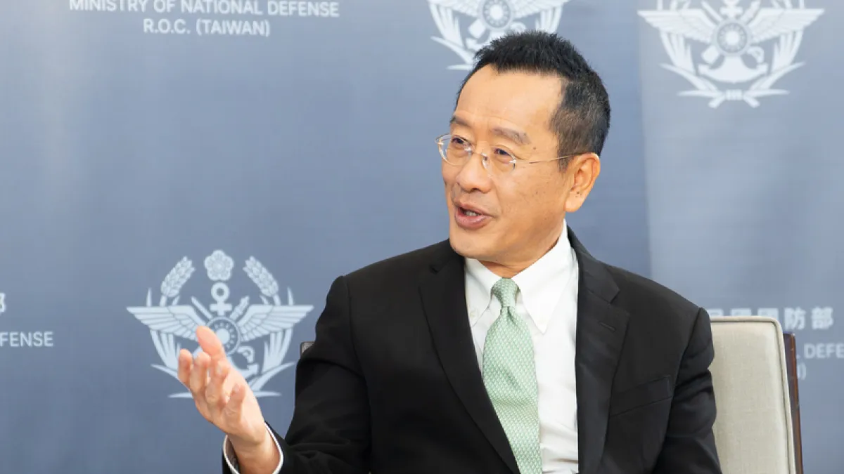顧立雄接受專訪(1) 國防部長顧立雄接受媒體專訪指出,美軍太平洋司令部在各層面協助台灣提升防衛作戰能力,民眾看到的「美語老師」只是一部分,更多時候不一定被外界看到。(軍聞社提供)