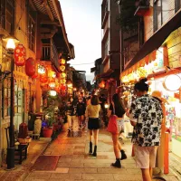 夕暮れに明かりがともり始めた神農街は、古都・台南らしい風情を漂わせる。(写真/Instagram @tristakuo0928提供) 夕暮れに明かりがともり始めた神農街は、古都・台南らしい風情を漂わせる。(写真/Instagram @tristakuo0928提供)