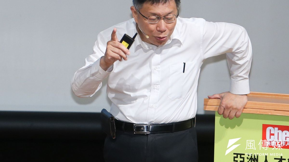 台北市長柯文哲參加「2015亞洲人才創新論壇」,接受媒體採訪時透露,7日將前往高雄,與高雄市長陳菊討論一卡通、悠遊卡事務。(陳明仁攝) 台北市長柯文哲參加「2015亞洲人才創新論壇」,接受媒體採訪時透露,7日將前往高雄,與高雄市長陳菊討論一卡通、悠遊卡事務。(陳明仁攝)