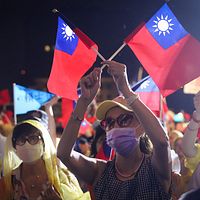 米国連邦レベルの国会議員には「リコール」制度は存在しないが、例外もある。写真は国民党が先日、凱達格蘭大道で開催した「リコール反対」選挙前夜集会の様子。(写真/陳品佑撮影) 米国連邦レベルの国会議員には「リコール」制度は存在しないが、例外もある。写真は国民党が先日、凱達格蘭大道で開催した「リコール反対」選挙前夜集会の様子。(写真/陳品佑撮影)
