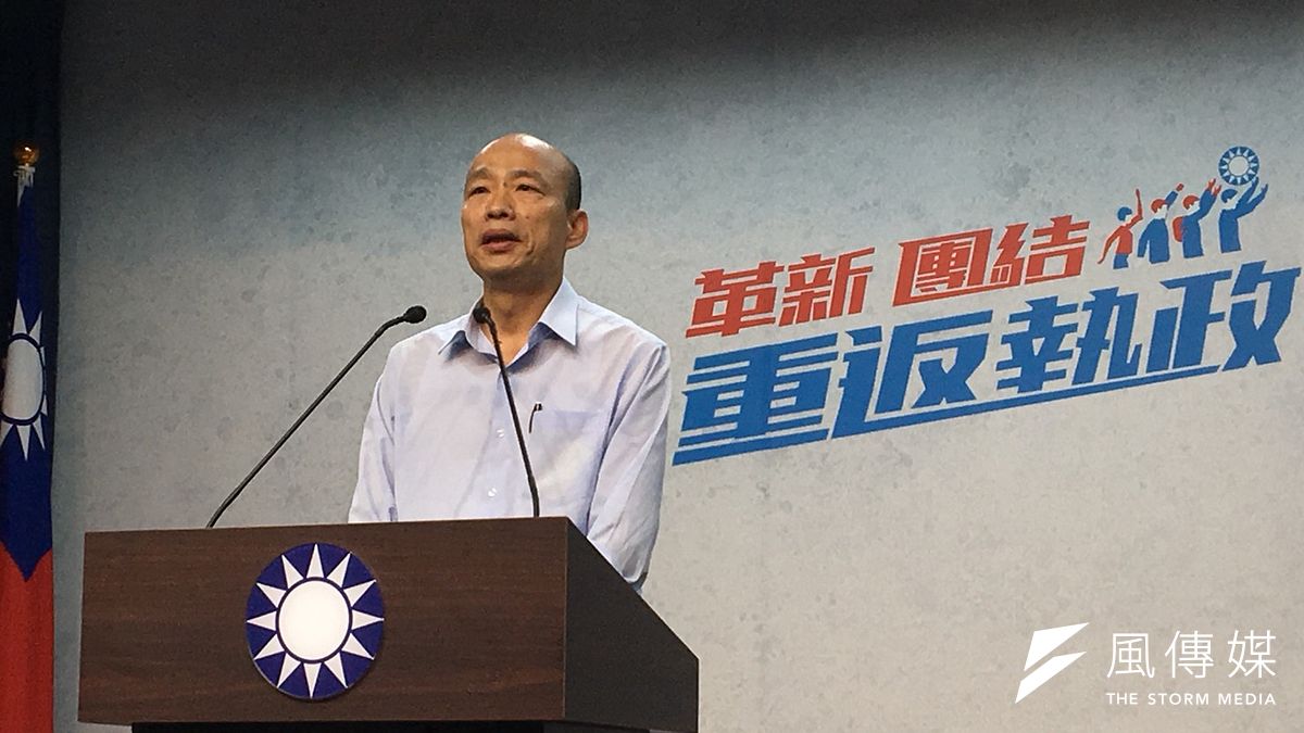 高雄市黨部主委韓國瑜21日表示,認為吳音寧送菜風波不是想佔公司便宜,是經驗不足的問題。(羅暐智攝) 高雄市黨部主委韓國瑜21日表示,認為吳音寧送菜風波不是想佔公司便宜,是經驗不足的問題。(羅暐智攝)