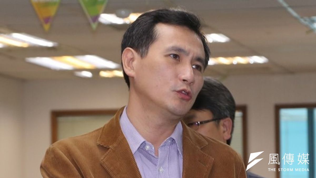 三億男風波,民進黨發言人鄭運鵬16日跳出來為民進黨立院黨團總召柯建銘打抱不平。(資料照片,余志偉攝) 三億男風波,民進黨發言人鄭運鵬16日跳出來為民進黨立院黨團總召柯建銘打抱不平。(資料照片,余志偉攝)