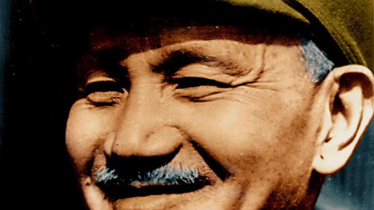 蔣公將當時在大陸上、仿蘇共行階級鬥爭、人民公社的共產黨當「匪」,維持「漢賊不兩立、王業不偏安」,效蜀漢諸葛丞相北伐復興漢室,矢志反攻、光復大陸,這種維護中華文化傳統的氣節,可圈可點!(圖取自維基百科) 蔣公將當時在大陸上、仿蘇共行階級鬥爭、人民公社的共產黨當「匪」,維持「漢賊不兩立、王業不偏安」,效蜀漢諸葛丞相北伐復興漢室,矢志反攻、光復大陸,這種維護中華文化傳統的氣節,可圈可點!(圖取自維基百科)