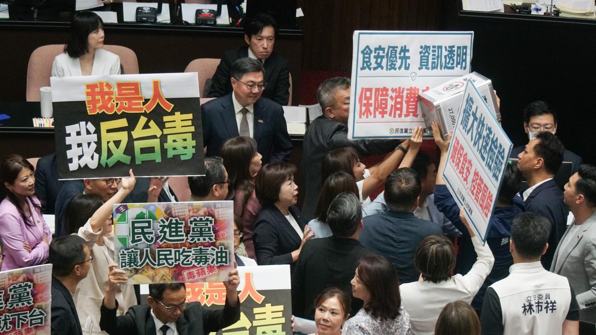 10分鐘的抗議!藍白杯葛卓榮泰致癌油案報案 江啟臣無奈要求快回座