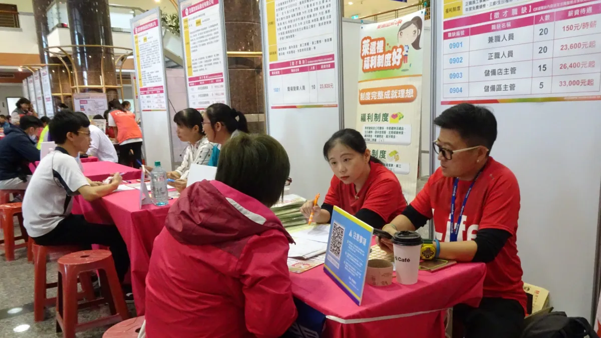 台中酷城市 運動徵才月活動10:24在梧棲平安路跑嘉年華起跑會場舉行。(圖/台中市政府提供)