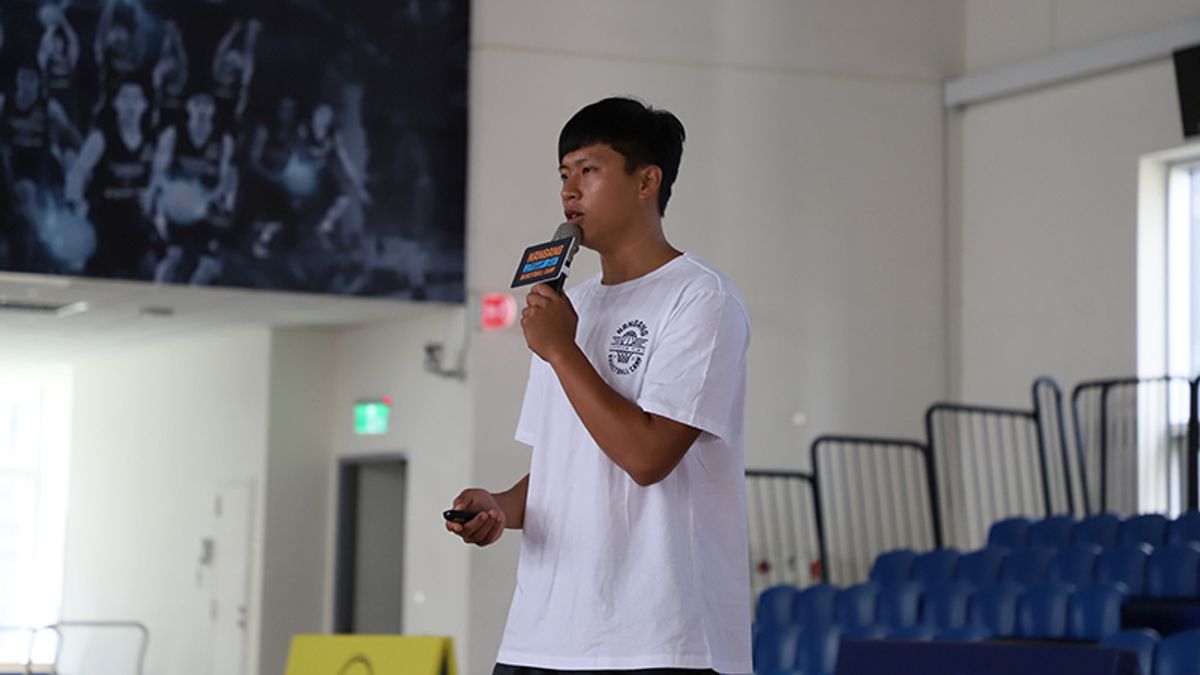 訓練營第 2 天也特地邀請 ABL 寶島夢想家當家射手「吳松蔚」分享自身籃球故事。(圖由敢夢計畫提供) 訓練營第 2 天也特地邀請 ABL 寶島夢想家當家射手「吳松蔚」分享自身籃球故事。(圖由敢夢計畫提供)