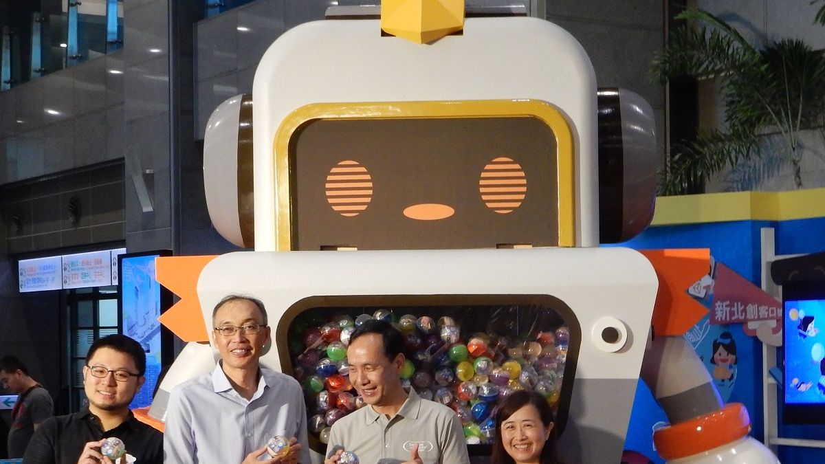 新北創客季開跑 280公分小漾扭蛋機現身 新北創客季開跑 280公分小漾扭蛋機現身