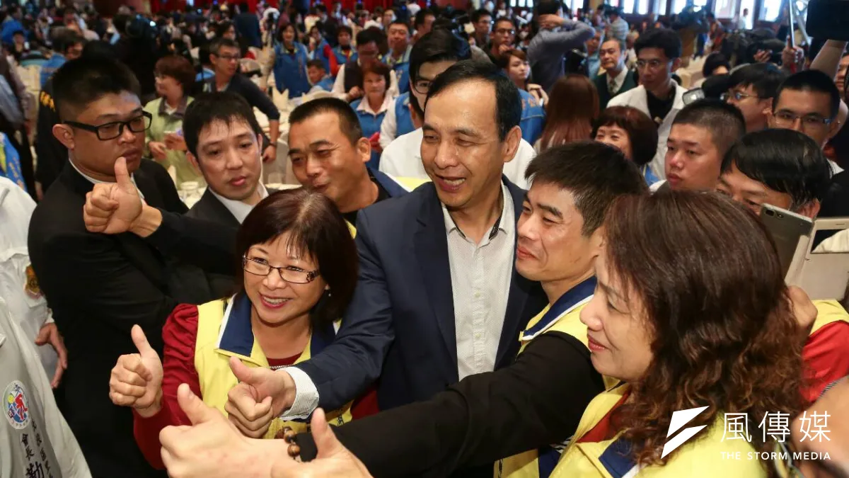 朱立倫出席全國村里長與總統候選人有約,展現超高人氣。(顏麟宇攝)