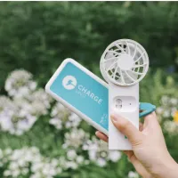 現代人は平均2.3個の機器を携帯し、充電シェアサービスはスマホの枠を超え多様なガジェットを支える生活インフラへと進化している。 (写真/CHARGESPOT PR事務局提供) 現代人は平均2.3個の機器を携帯し、充電シェアサービスはスマホの枠を超え多様なガジェットを支える生活インフラへと進化している。 (写真/CHARGESPOT PR事務局提供)