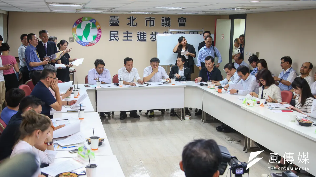 20180801-台北市長柯文哲赴民進黨團報告,說明市府重大政策、政策性預算、以及優先議事法案。( 陳明仁攝)