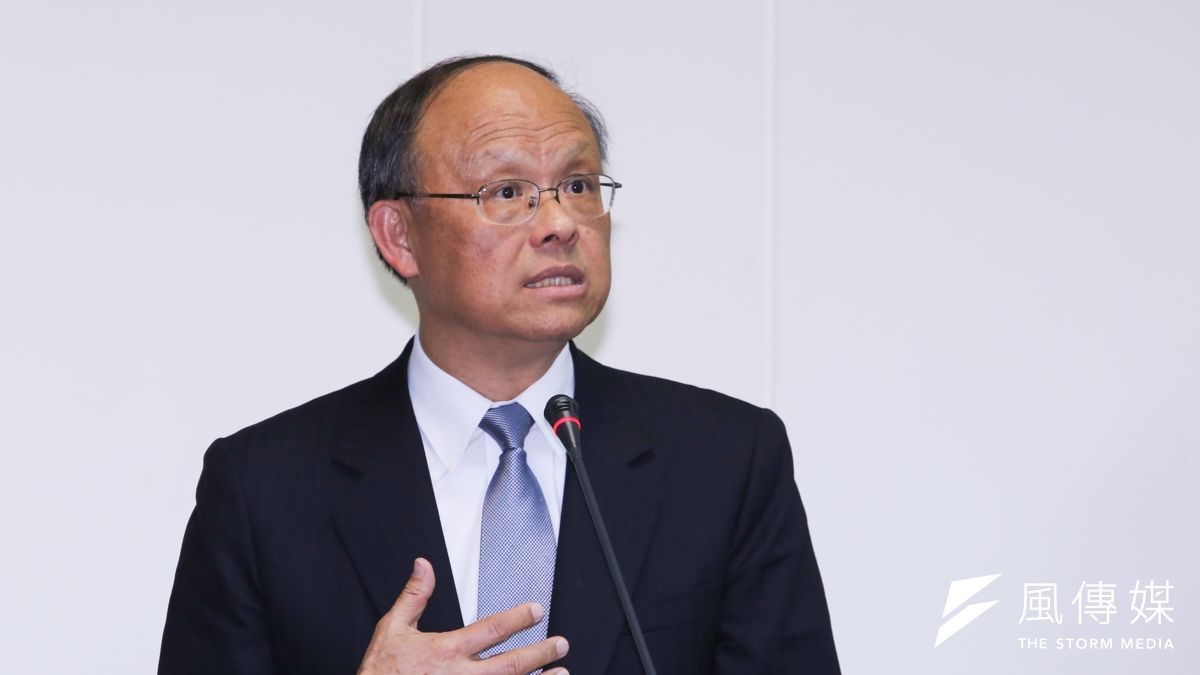 經濟部長鄧振中日前曾表示,「加薪四法」的宣示效果大於實質效果,也有藍營內部人士坦言,加薪四法的推出是有政治目的。(資料照片,林韶安攝) 經濟部長鄧振中日前曾表示,「加薪四法」的宣示效果大於實質效果,也有藍營內部人士坦言,加薪四法的推出是有政治目的。(資料照片,林韶安攝)