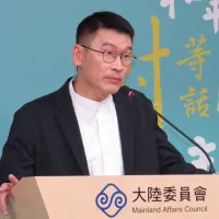 行政院大陸委員会の梁文傑副主任委員は6月4日、定例記者会見に臨み、天安門事件から37年を迎えたことについて発言した。(写真/楊騰凱撮影) 行政院大陸委員会の梁文傑副主任委員は6月4日、定例記者会見に臨み、天安門事件から37年を迎えたことについて発言した。(写真/楊騰凱撮影)
