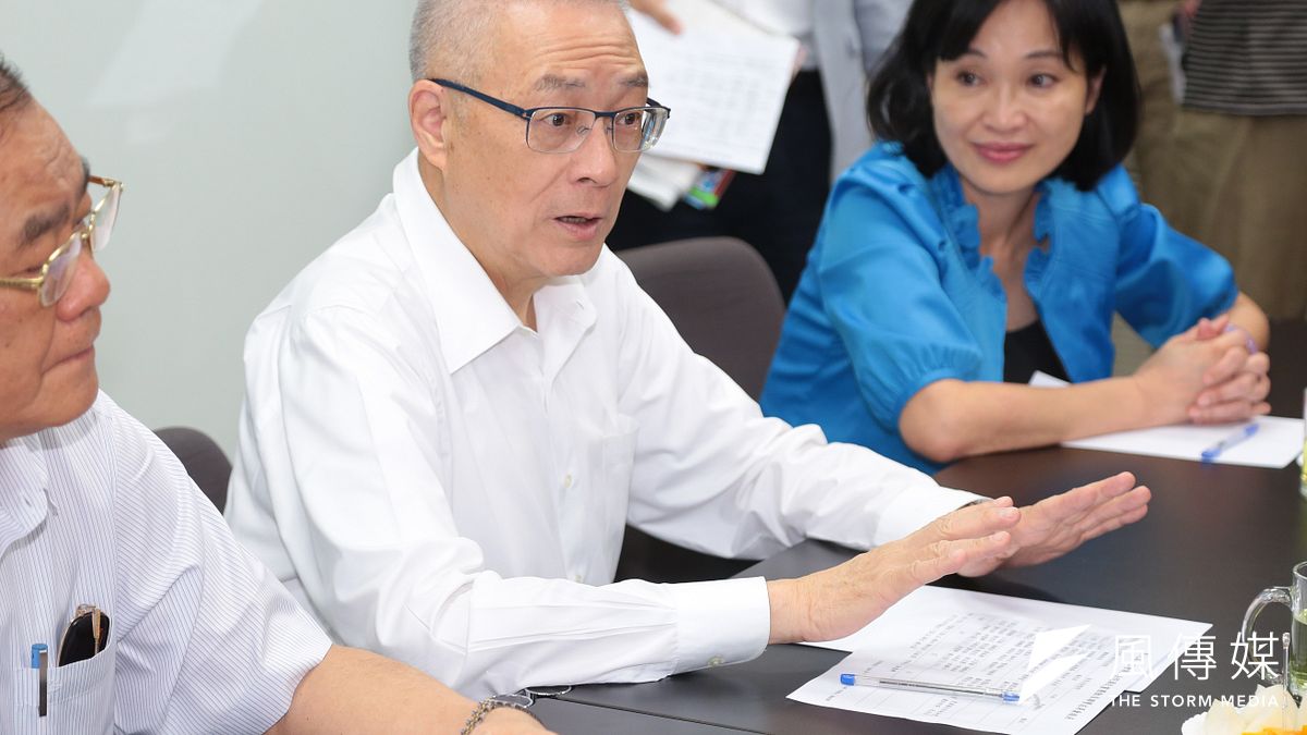 作者認為,國民黨之中充滿了太多算計,眼看情勢不對,竟然連總統候選人都提不出來,所有大老級人物龜的龜縮的縮,只「等」著其他人當犧牲打。(資料照,顏麟宇攝) 作者認為,國民黨之中充滿了太多算計,眼看情勢不對,竟然連總統候選人都提不出來,所有大老級人物龜的龜縮的縮,只「等」著其他人當犧牲打。(資料照,顏麟宇攝)