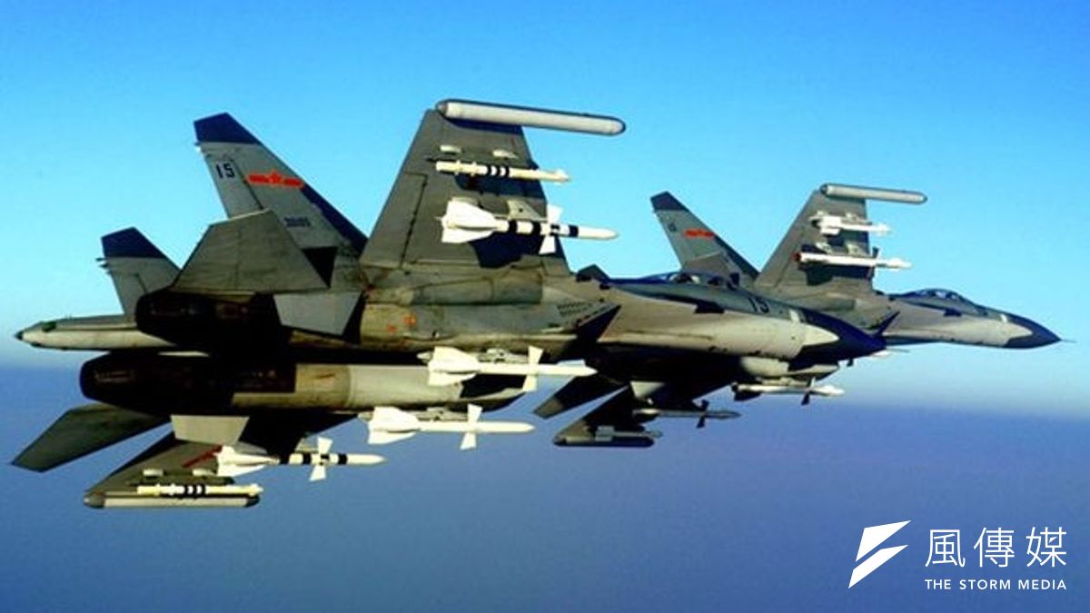 殲-11掛彈強勢攔截美機偵察。(取自網路) 殲-11掛彈強勢攔截美機偵察。(取自網路)