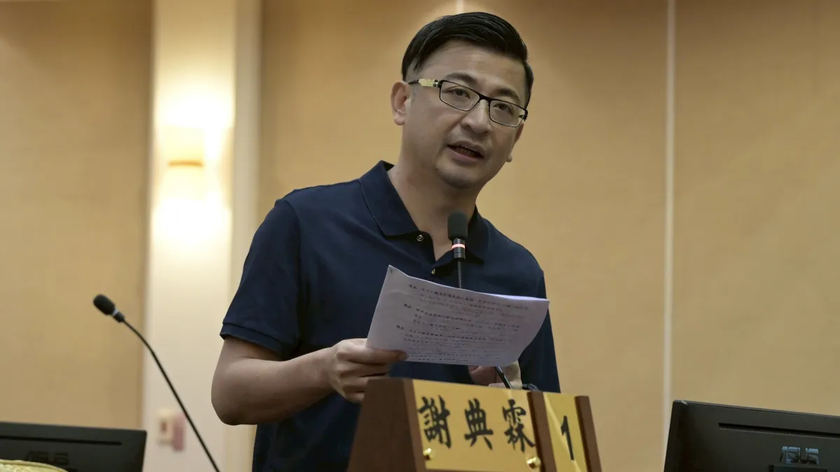 國民黨彰化縣議長謝典霖(見圖)因涉嫌賄選案,遭彰檢搜索並帶回調查,其後謝典霖、其父親謝新隆被羈押禁見。(資料照,彰化縣議會)