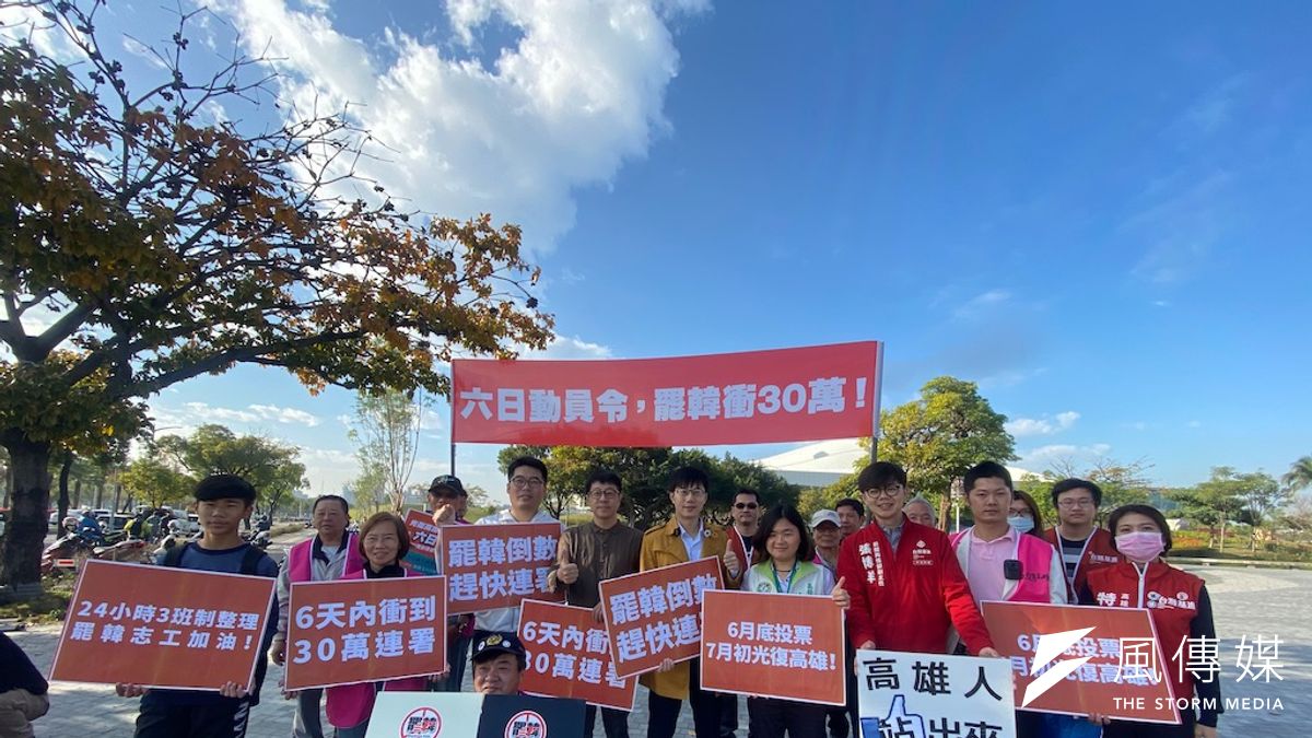 罷韓團體站上街頭,向民眾宣傳罷韓理念。(圖/徐炳文攝) 罷韓團體站上街頭,向民眾宣傳罷韓理念。(圖/徐炳文攝)