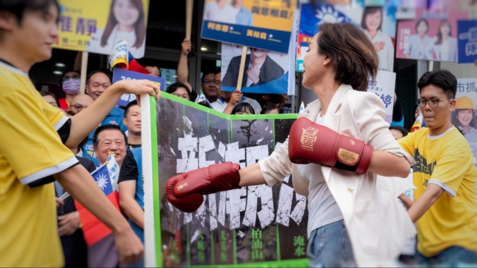 登記參選拚高雄市長!柯志恩揮拳「打倒新潮流」:高雄需要真正改變 250