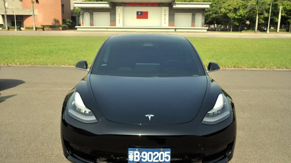憲兵是國軍最早接裝特斯拉Model 3的單位之一,但鮮少駛出營區。(憲兵指揮部提供)