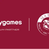 Cygamesは、フランスで開催される凱旋門賞のプレミアムパートナーに日本企業として初めて就任。現地会場では、『ウマ娘 プリティーダービー』の等身大フィギュアも展示される。(Cygames提供) Cygamesは、フランスで開催される凱旋門賞のプレミアムパートナーに日本企業として初めて就任。現地会場では、『ウマ娘 プリティーダービー』の等身大フィギュアも展示される。(Cygames提供)
