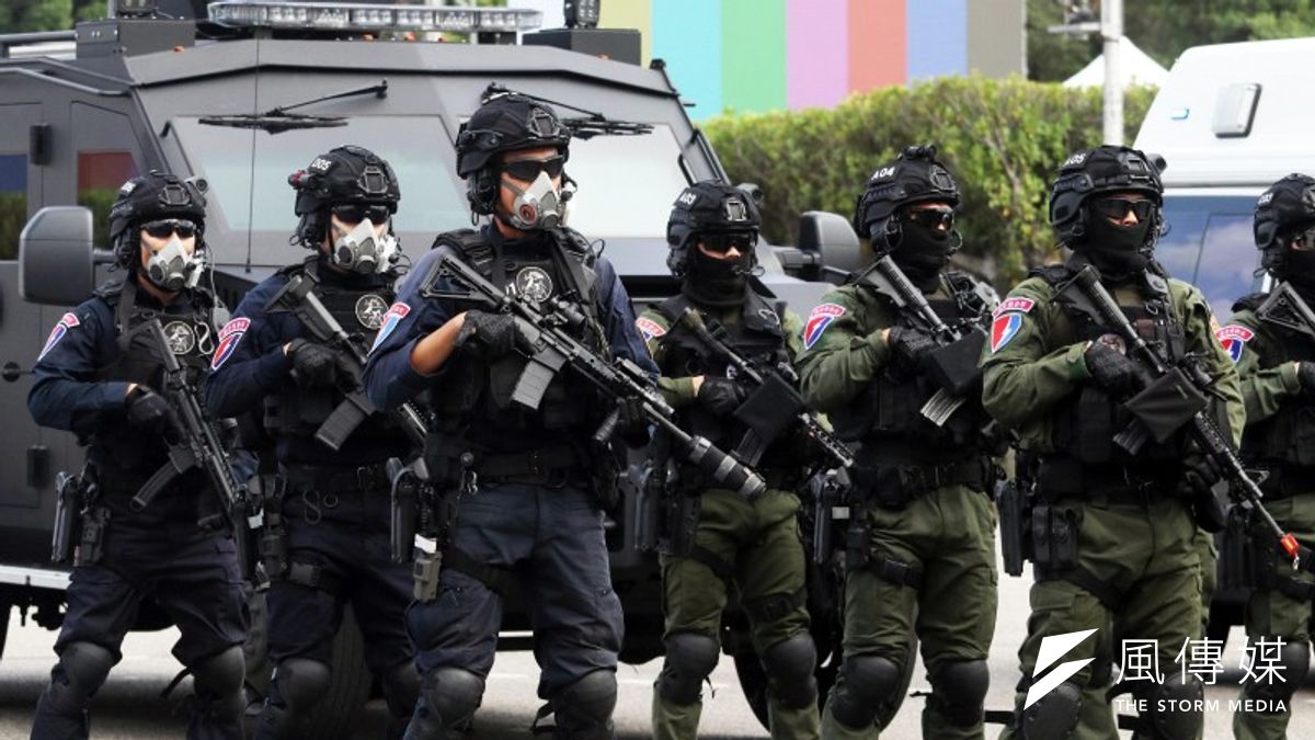 為了在戰時駐守關鍵基礎設施,保安警察第二總隊不僅接受軍事化訓練,還新設一支神秘特種部隊「保二特勤隊」。(資料照,蘇仲泓攝) 為了在戰時駐守關鍵基礎設施,保安警察第二總隊不僅接受軍事化訓練,還新設一支神秘特種部隊「保二特勤隊」。(資料照,蘇仲泓攝)