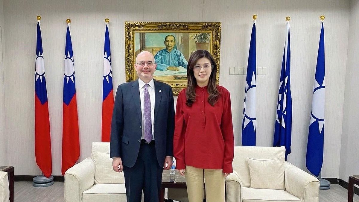 軍購案有轉機?立院協商國防特別條例前夕 AIT處長谷立言拜會鄭麗文