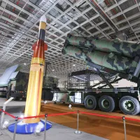 國產強弓飛彈因主要任務是攔截進入大氣層的戰術彈道飛彈,被譽為台版薩德。(資料照,顏麟宇攝) 國產強弓飛彈因主要任務是攔截進入大氣層的戰術彈道飛彈,被譽為台版薩德。(資料照,顏麟宇攝)