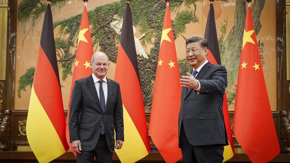 2022年11月4日,德國總理蕭爾茨到訪北京,成為新冠疫情爆發後第一位在中國會晤習近平的G7領導人。(美聯社)