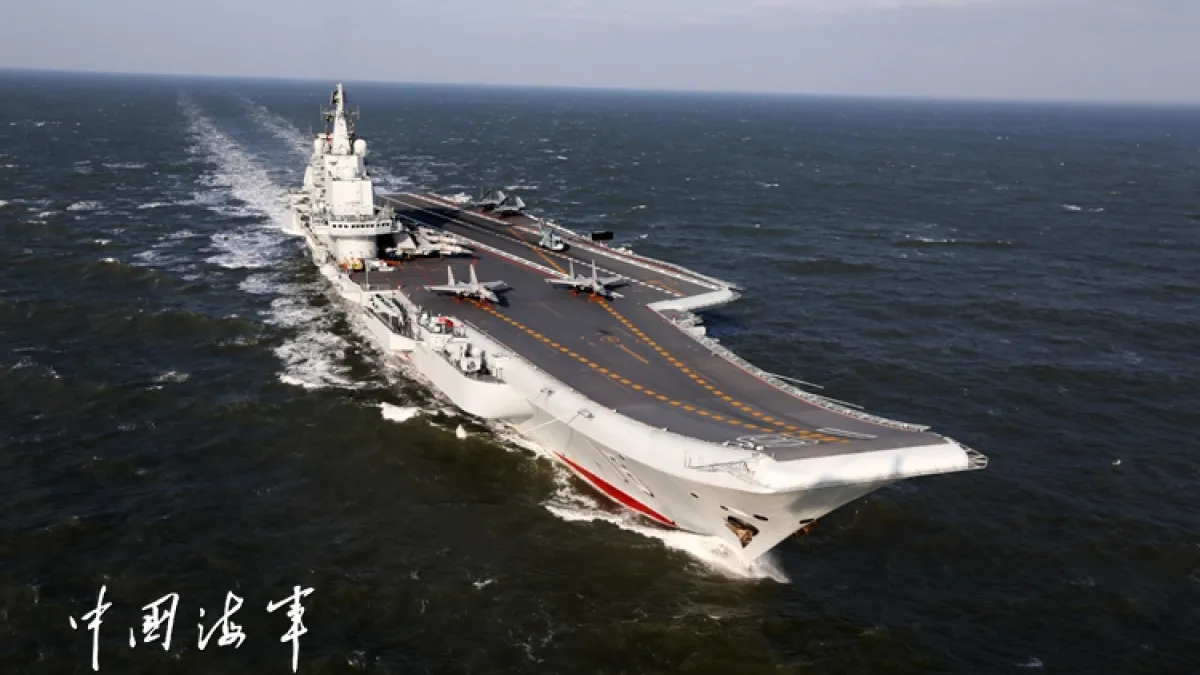 2016年12月下旬,中國「遼寧號」航母在5艘作戰艦護衛下,在進入南海的過程中,一路都與臺灣東岸「擦身而過」,遼寧艦結束任務後,回程貼著臺灣海峽中線以西直接穿越海峽,完成繞臺灣一圈