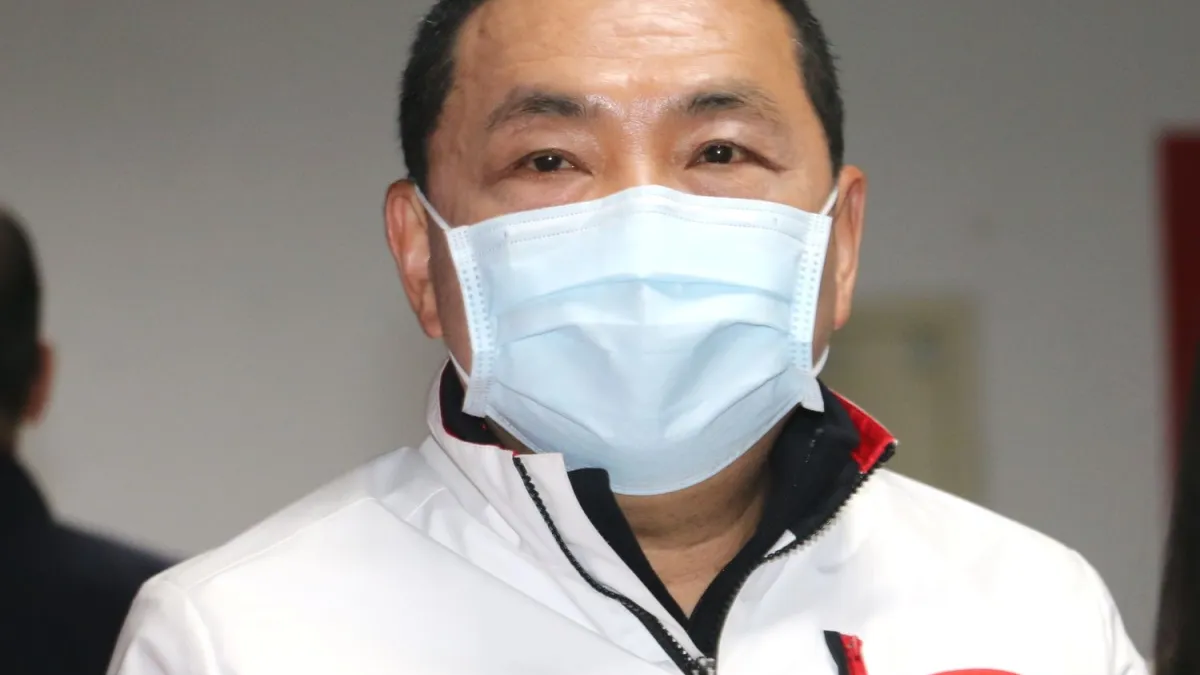 市長侯友宜特別前往市警局刑警大隊致贈水果慰勉同仁辦案辛苦,並強調新北治安不容挑戰,任何犯罪者絕難逃法網。(資料照/李梅瑛攝)
