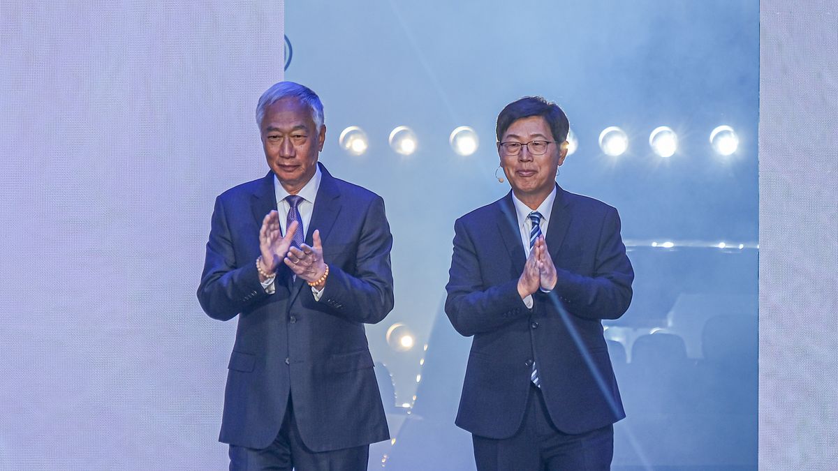 鴻海啟動AI大轉型!「3+3+3」串起電動車與次世代晶片 攜手OpenAI揭三大AI重點