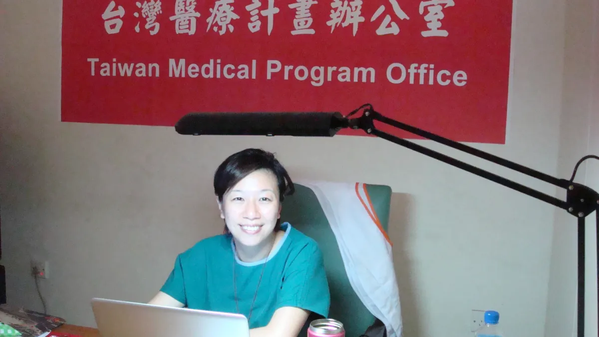 思宇專題-民進黨立委林靜儀曾數度參與國外義診團,她表示,「在北印度常停水、停電,有熱水澡可以洗,就超感恩的。」(林靜儀辦公室提供)