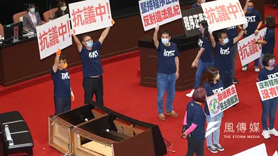 20211001-國民黨立院黨團1日推倒備詢台杯葛議事。(顏麟宇攝)