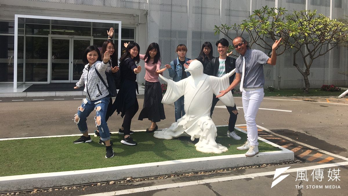 全拓工業動事長吳崇讓將工廠開闢為觀光工廠,接受參訪,台中科大企管系學生到場進行企業訪談。(圖/記者王秀禾攝) 全拓工業動事長吳崇讓將工廠開闢為觀光工廠,接受參訪,台中科大企管系學生到場進行企業訪談。(圖/記者王秀禾攝)