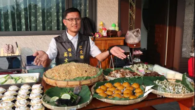 南投仁愛鄉長吳文忠介紹極具特色的原住民料理。(圖/王秀禾攝)