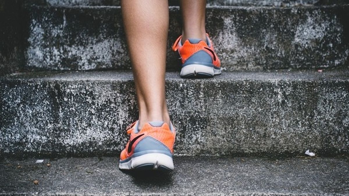 出國走2萬步也不累!內行大推1款鞋子「質感好舒適不磨腳」, 年輕人也搶買