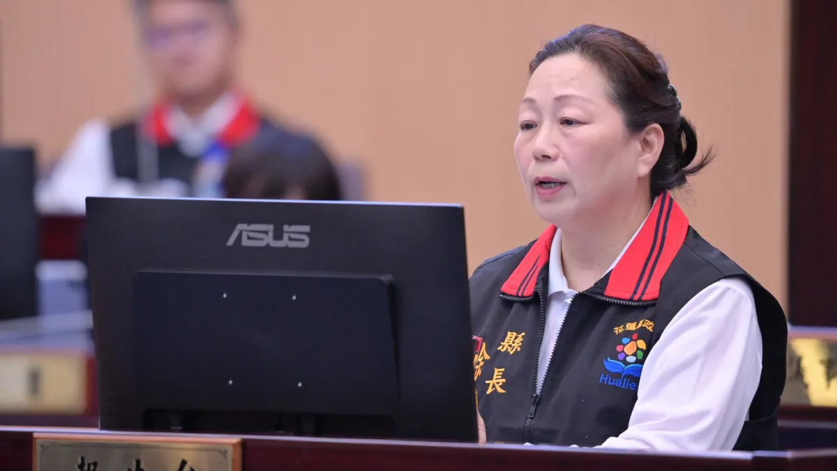 花蓮縣長徐榛蔚前往議會,進行第20屆第7次定期大會施政總報告。(圖/花蓮縣政府提供)