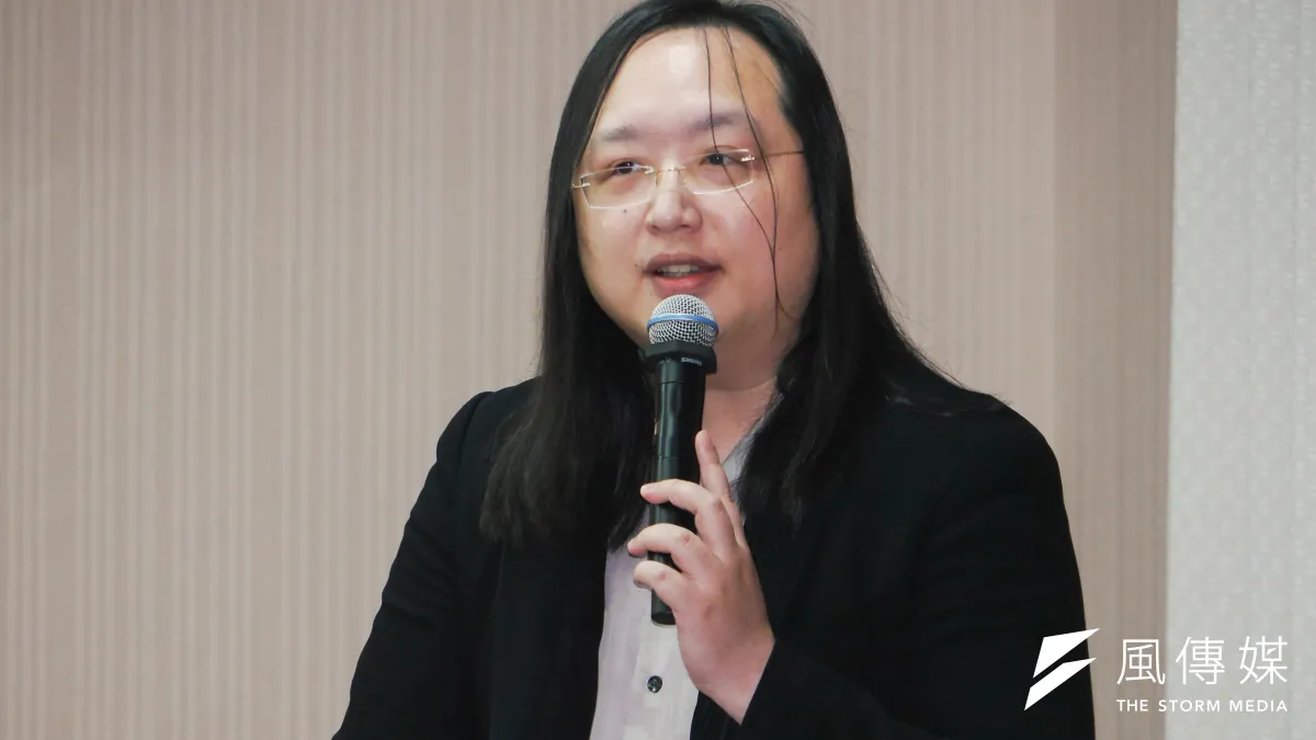 數發部長唐鳳23日赴立法院交通委員會列席報告並備詢,他表示數發部明年度出國預算增加,是因許多要出國的數位經濟談判都在今年陸續移撥。(蔡親傑攝)