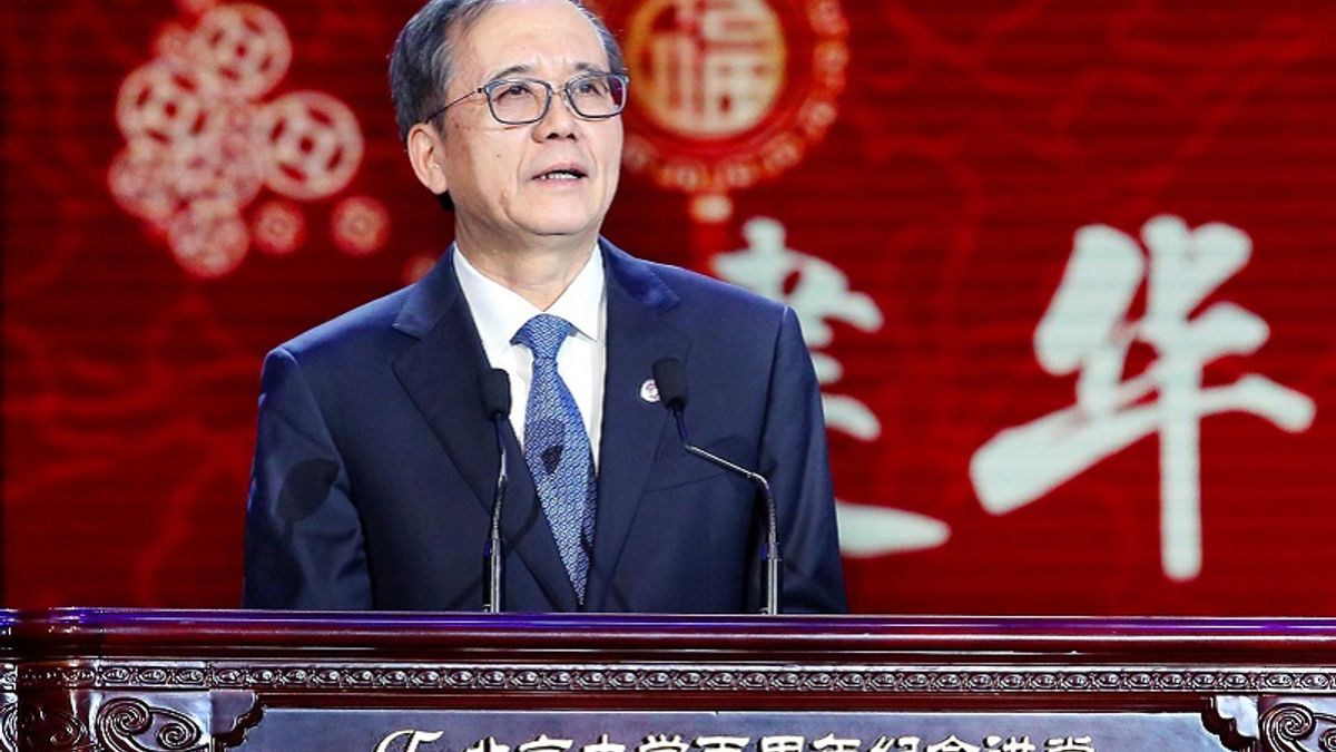 北大校長林建華在一百二十週年校慶致辭時,把「鴻鵠志」錯讀成「鴻浩志」。(新華社) 北大校長林建華在一百二十週年校慶致辭時,把「鴻鵠志」錯讀成「鴻浩志」。(新華社)