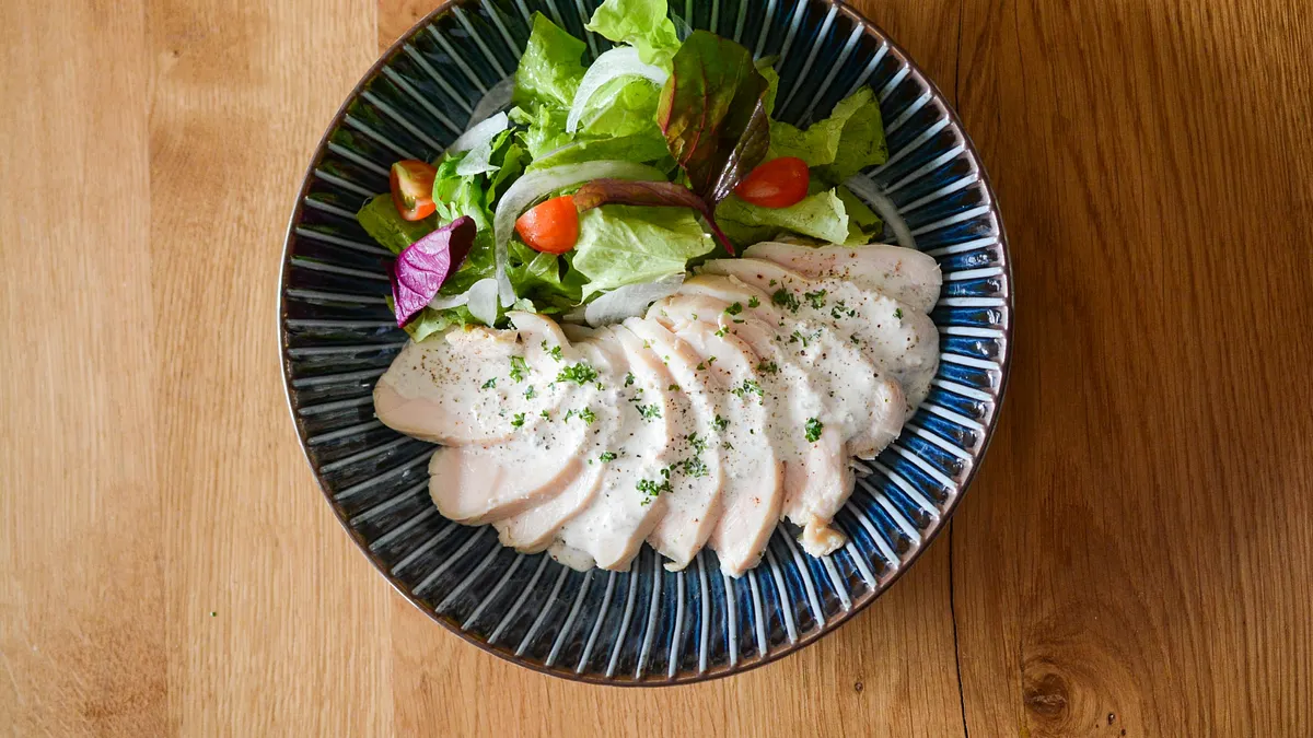 雞胸肉要怎麼煮才不會又乾又柴?專家4祕訣不藏私分享!(圖/取自photoAC) 雞胸肉要怎麼煮才不會又乾又柴?專家4祕訣不藏私分享!(圖/取自photoAC)