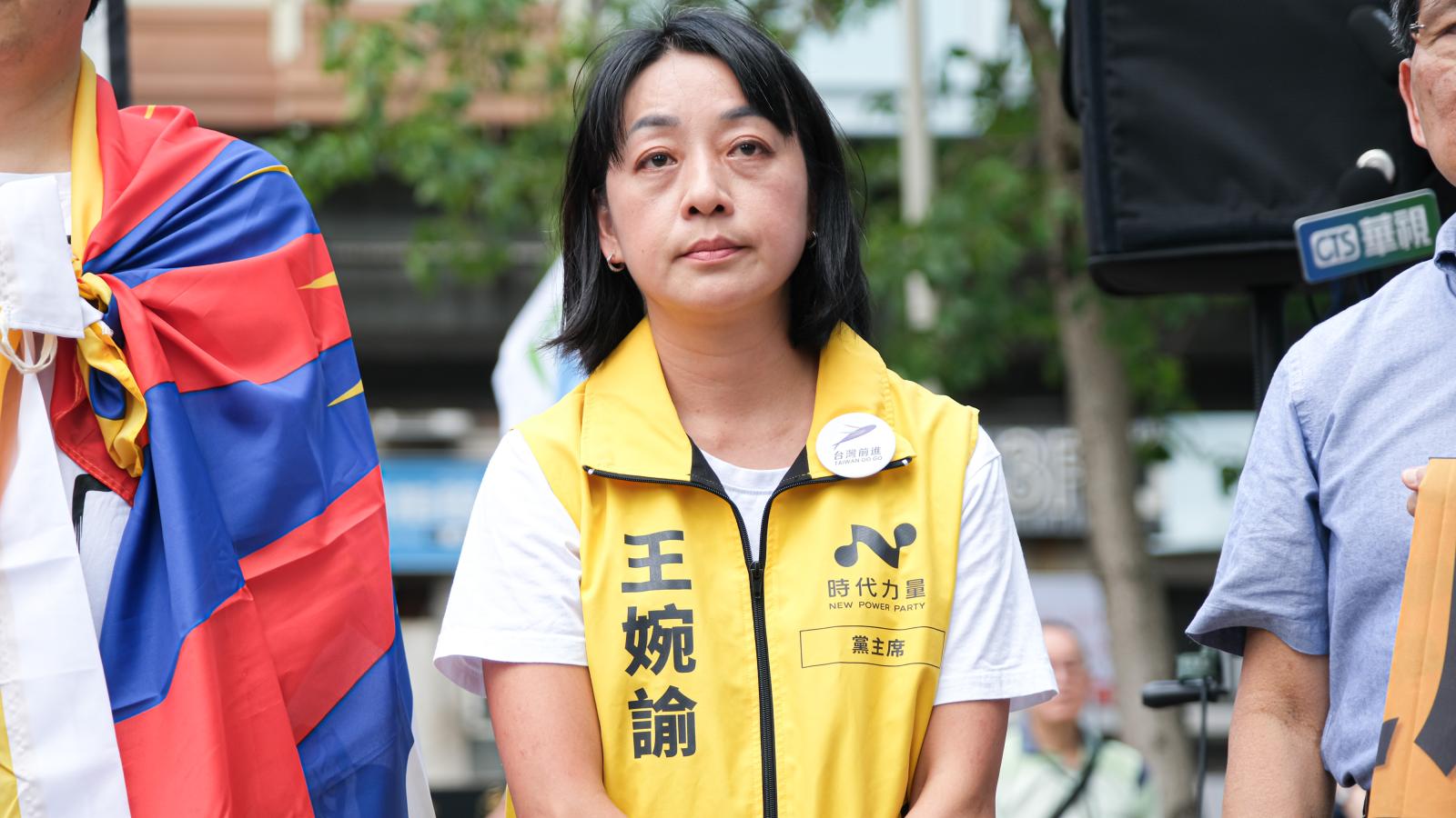 老人健保補助地方也喊讚!王婉諭轟藍綠白:紅包搶著發,帳單誰來付?