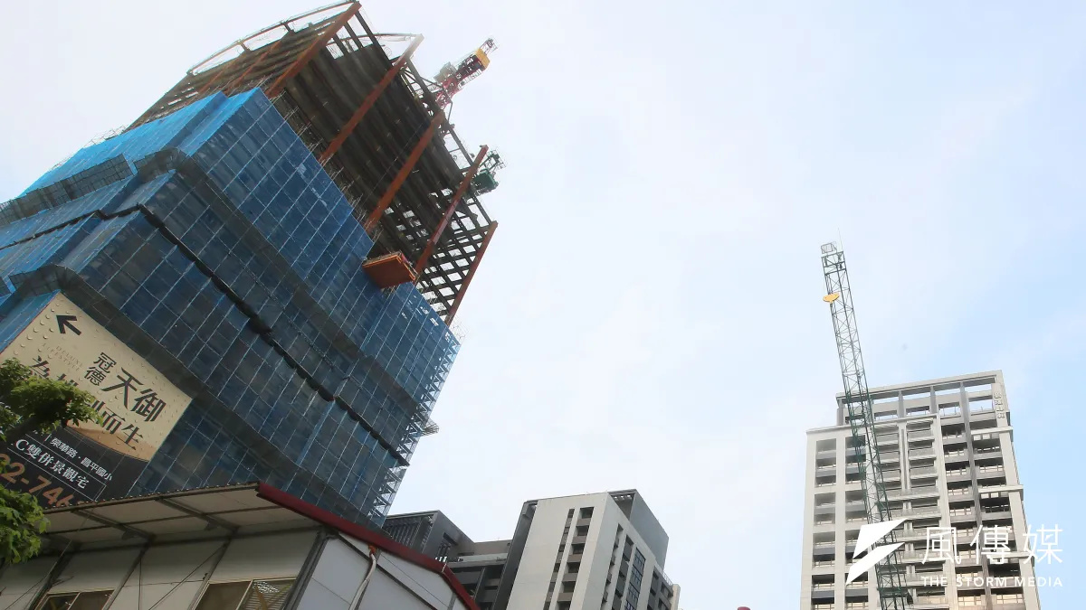 根據內政部不動產交易實價查詢網站資料顯示,台北市公寓類產品今年第1季表現不佳,成交單價有超過半數行政區比往年來的低。(資料照,柯承惠攝)
