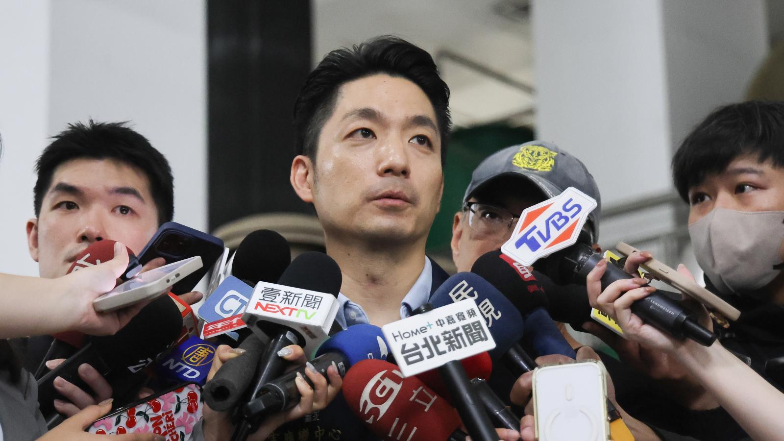蔣萬安防颱視察遭親綠里長鬧場嗆「沒通知」 他PO影片還原現場酸:那還知道要來?